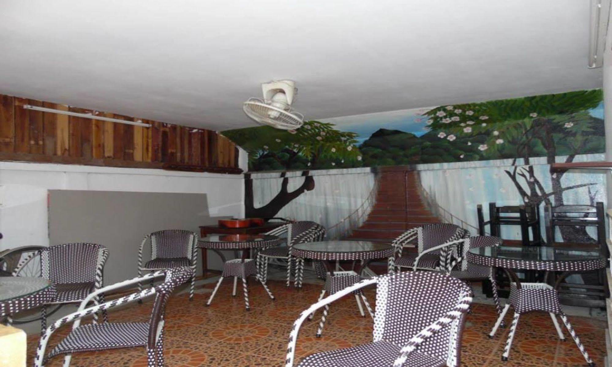 Lpq Backpackers Hostel Luang Prabang Luaran gambar