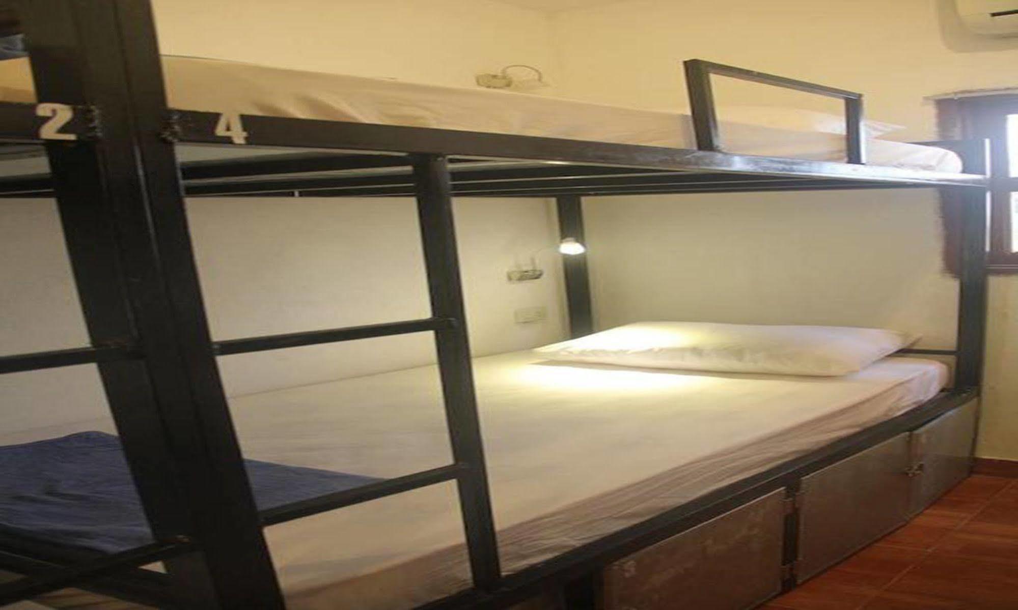 Lpq Backpackers Hostel Luang Prabang Luaran gambar