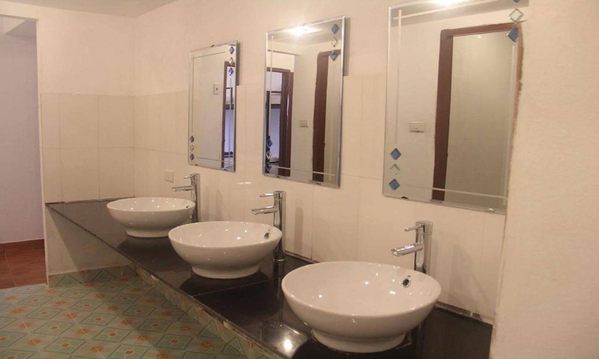 Lpq Backpackers Hostel Luang Prabang Luaran gambar